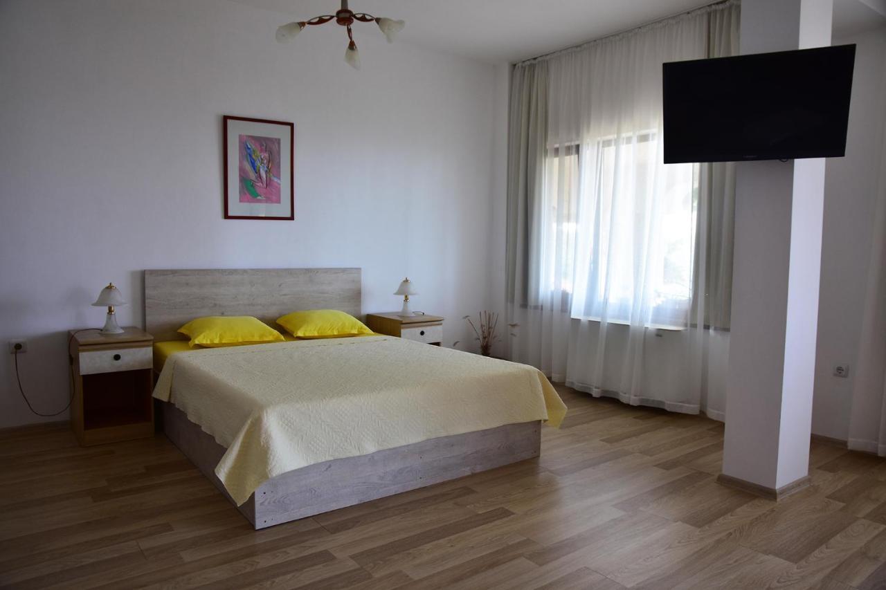 Guest Rooms Sea View Balchik Exterior photo