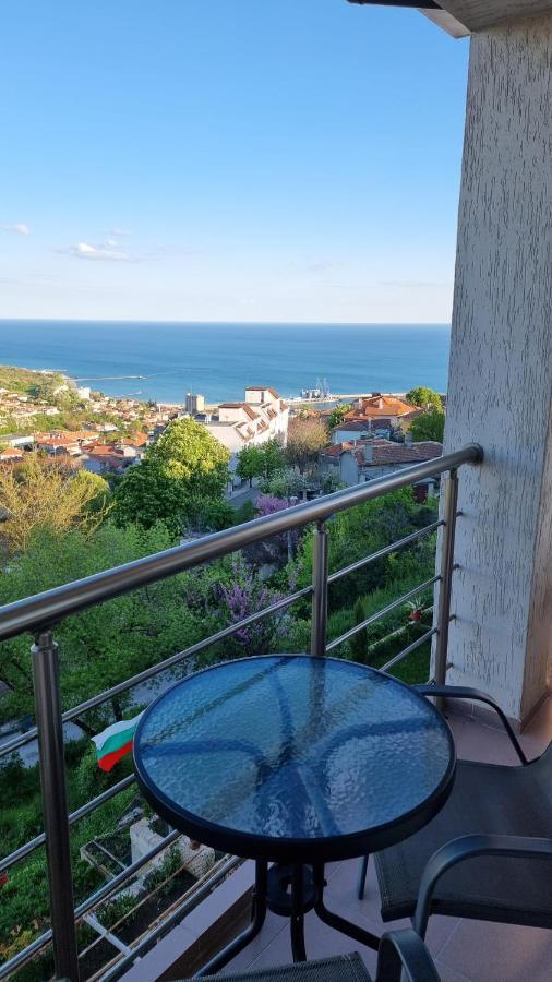 Guest Rooms Sea View Balchik Exterior photo