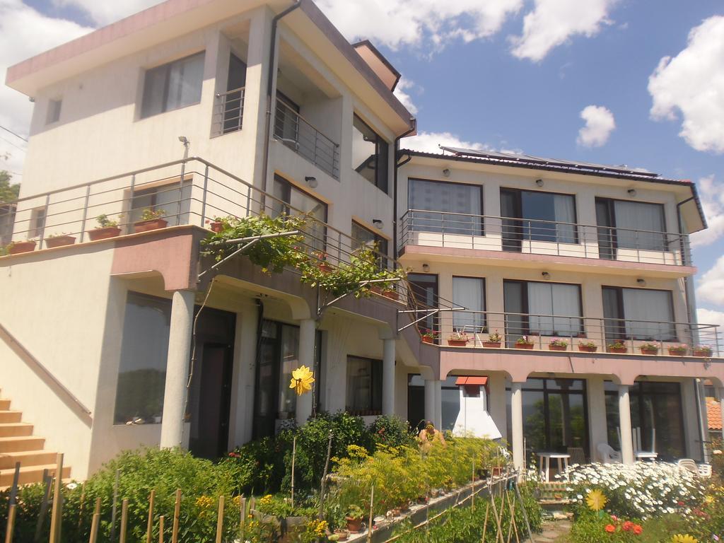 Guest Rooms Sea View Balchik Exterior photo