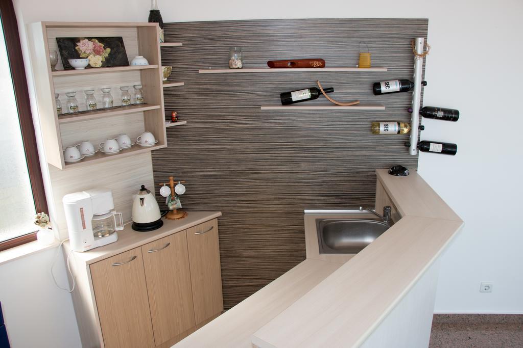 Guest Rooms Sea View Balchik Exterior photo