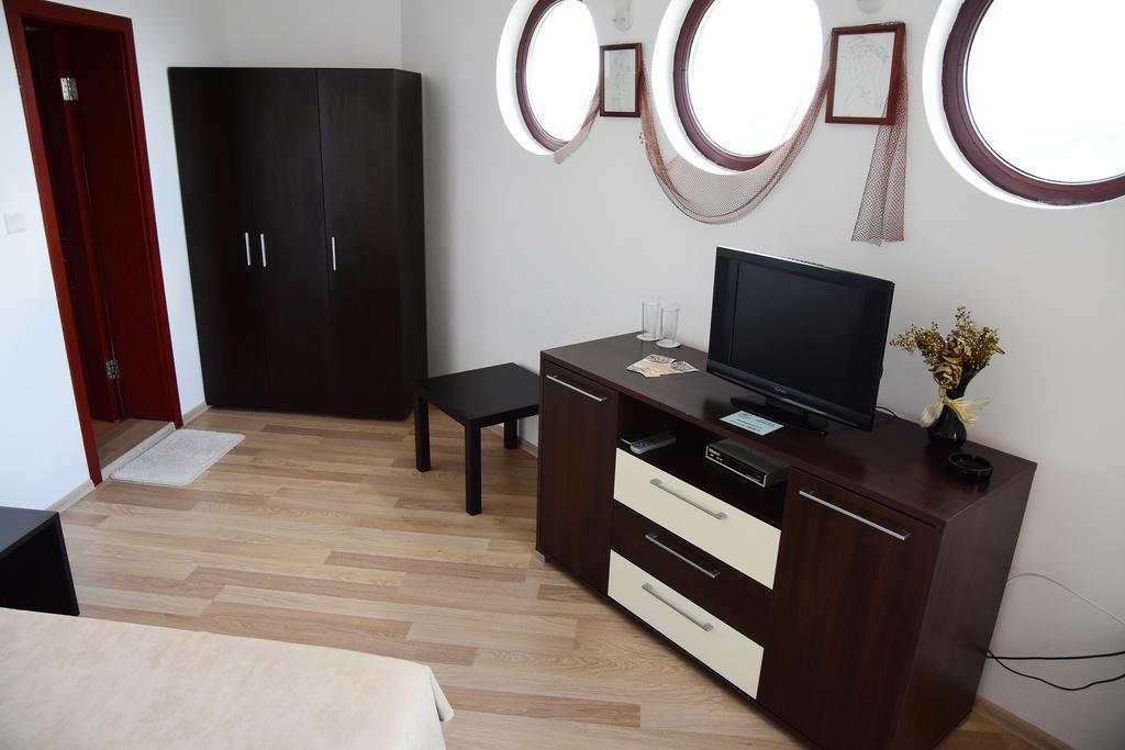 Guest Rooms Sea View Balchik Exterior photo