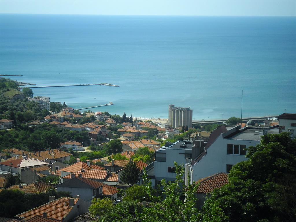 Guest Rooms Sea View Balchik Exterior photo