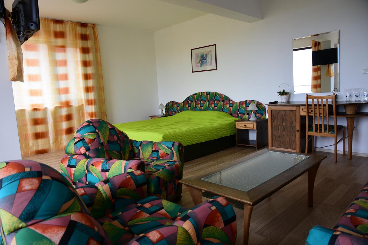 Guest Rooms Sea View Balchik Exterior photo