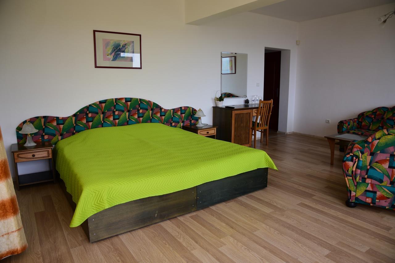 Guest Rooms Sea View Balchik Exterior photo