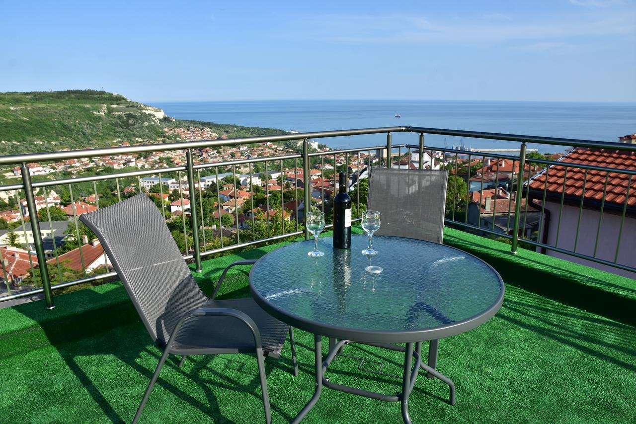 Guest Rooms Sea View Balchik Exterior photo